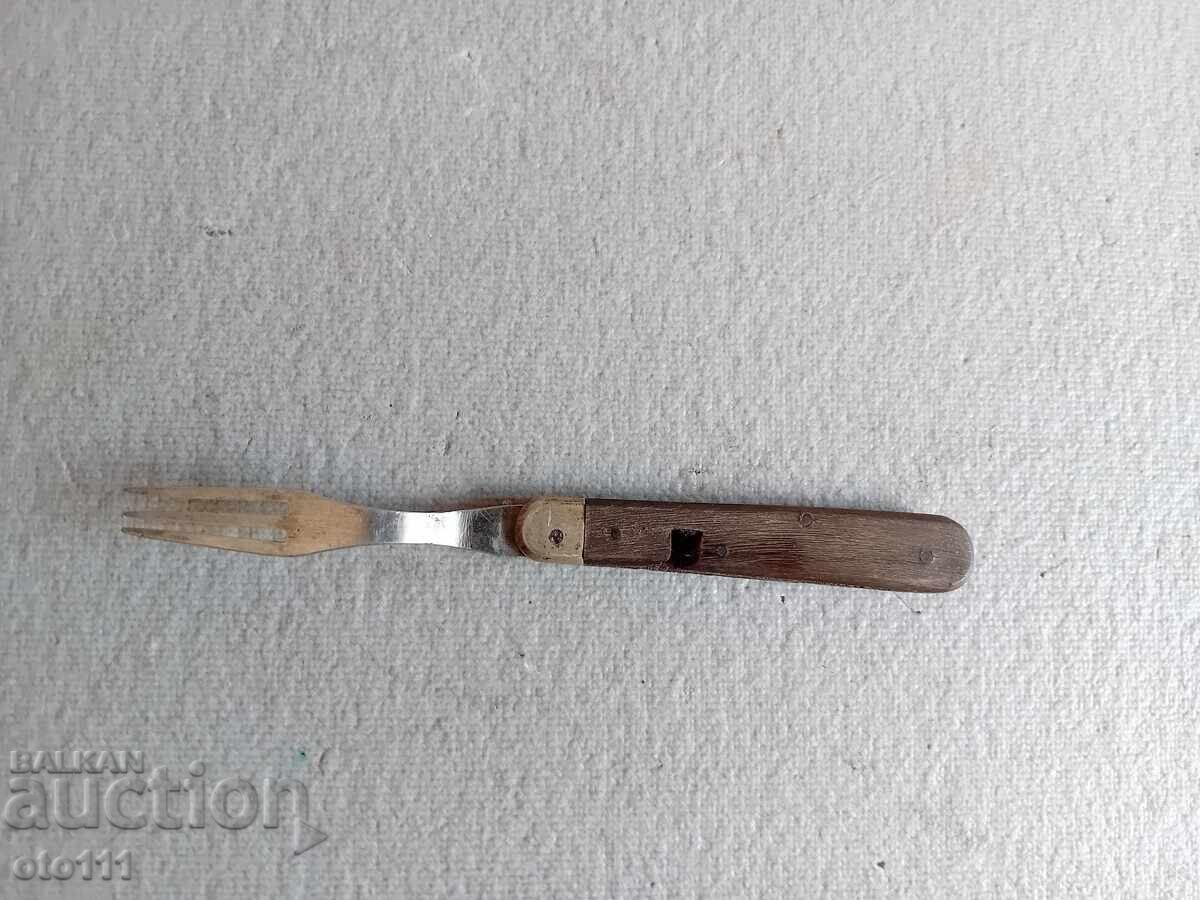 OLD FOLDING FORK - BUFFALO HORN with price 30.00 BGN | € 15.34 OLD FOLDING FORK - BUFFALO HORN with price 30.00 BGN | € 15.34