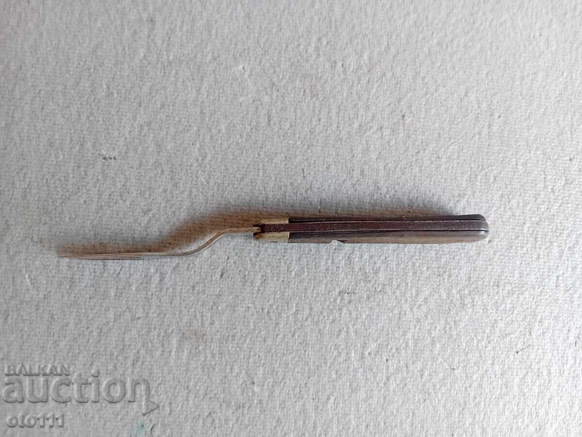 Delivery of OLD FOLDING FORK - BUFFALO HORN Delivery of OLD FOLDING FORK - BUFFALO HORN