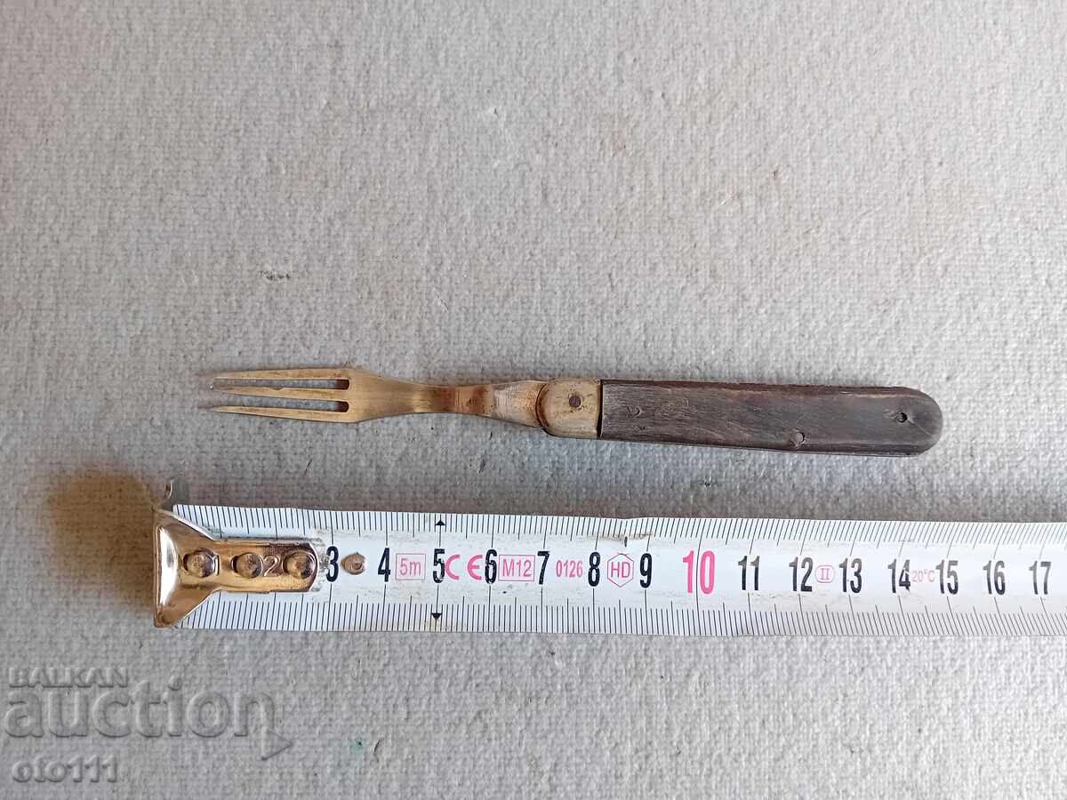 OLD FOLDING FORK - BUFFALO HORN OLD FOLDING FORK - BUFFALO HORN