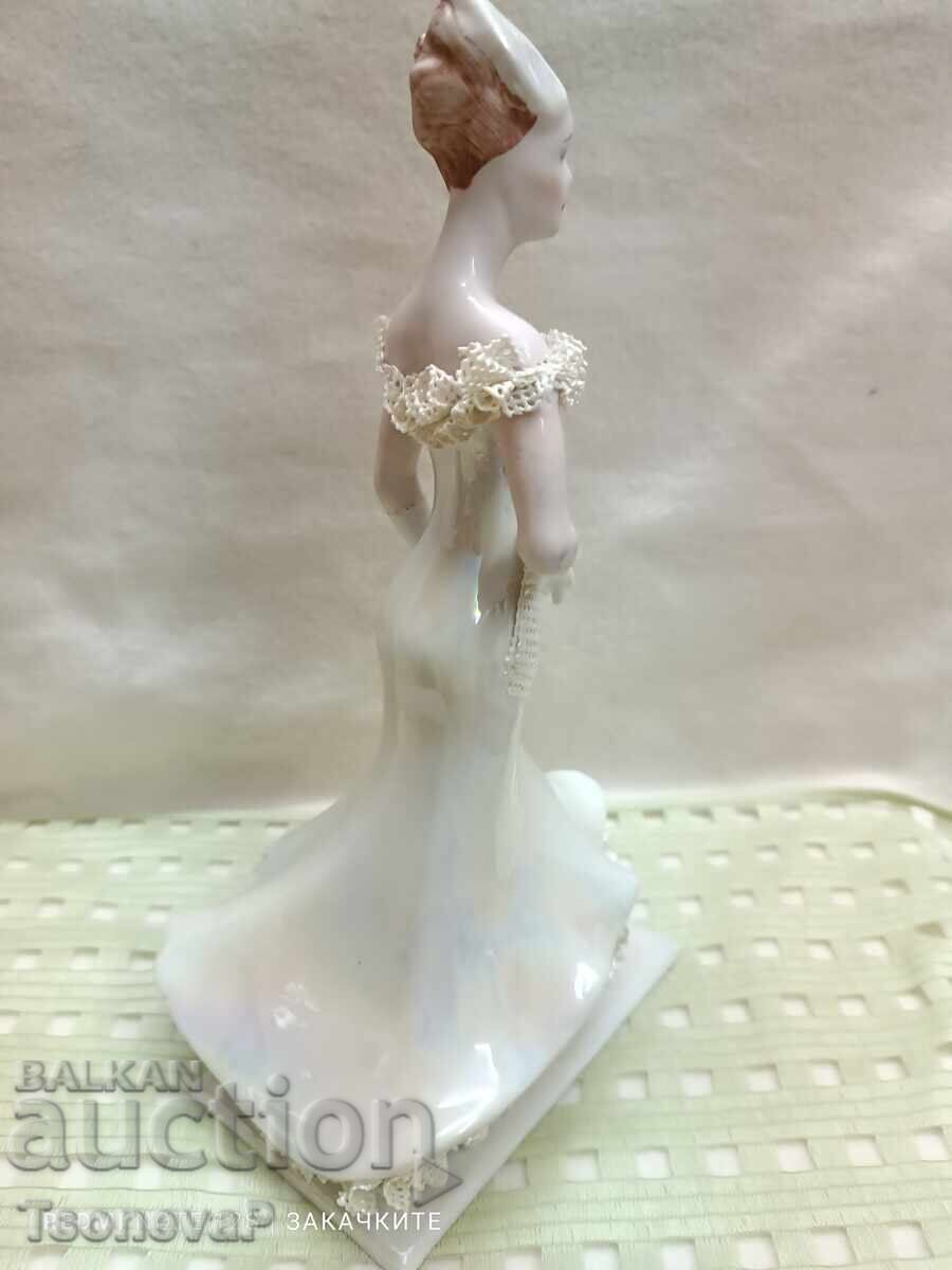 Porcelain statuette of Alba Iulia, Romania with price 35.00 BGN | € 17.90 Porcelain statuette of Alba Iulia, Romania with price 35.00 BGN | € 17.90