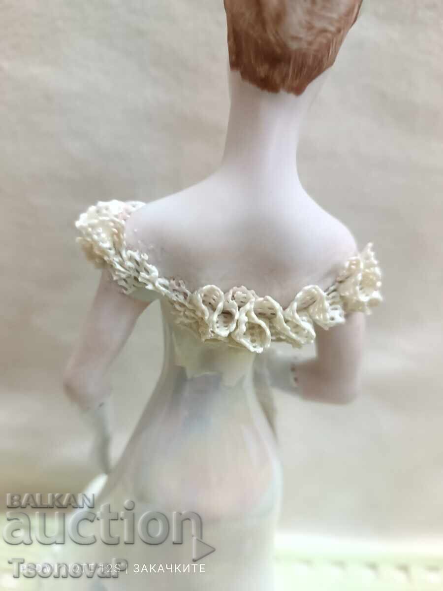 Porcelain statuette of Alba Iulia, Romania - 7 Porcelain statuette of Alba Iulia, Romania - 7