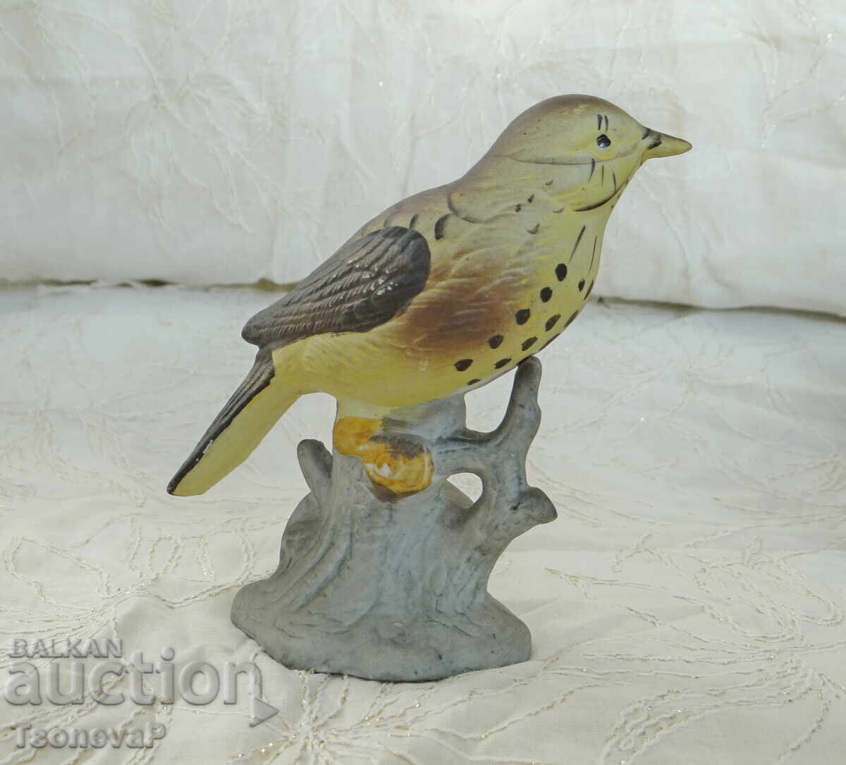 Statuetă de mierlă gulerată, Mistle Thrush Statuetă de mierlă gulerată, Mistle Thrush