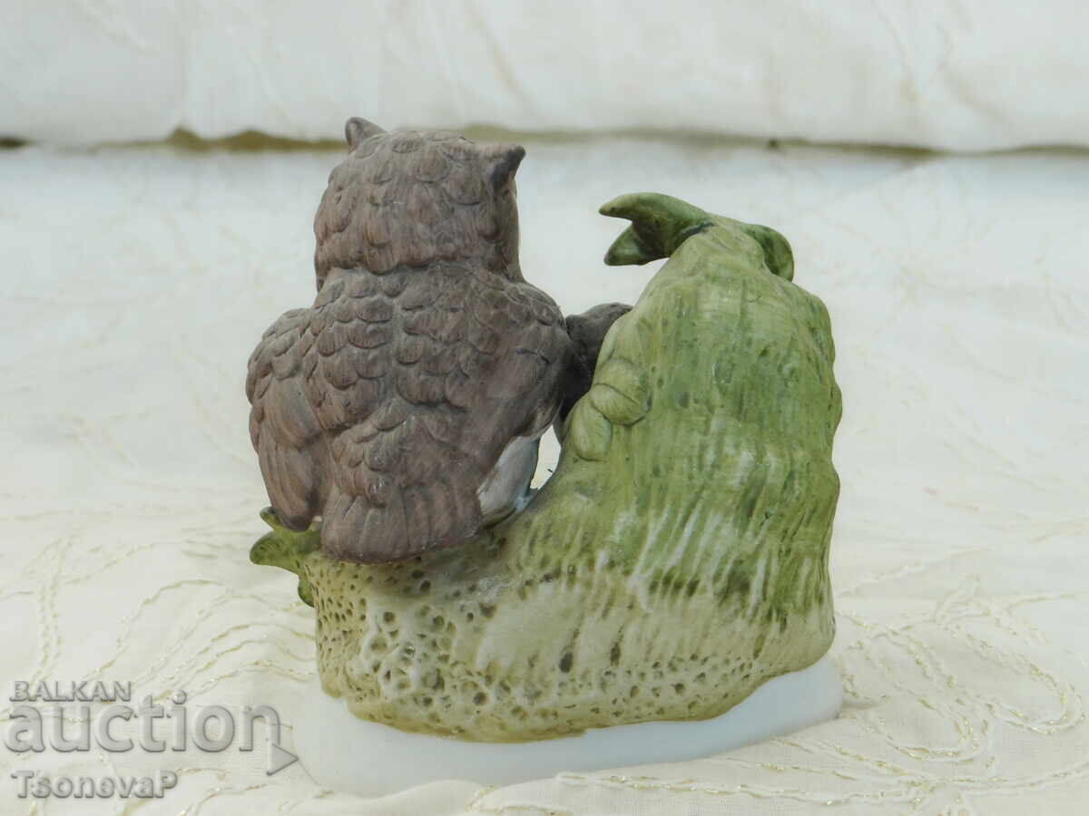 Auction Figurine Family of Owlets in Unglazed Porcelain Auction Figurine Family of Owlets in Unglazed Porcelain