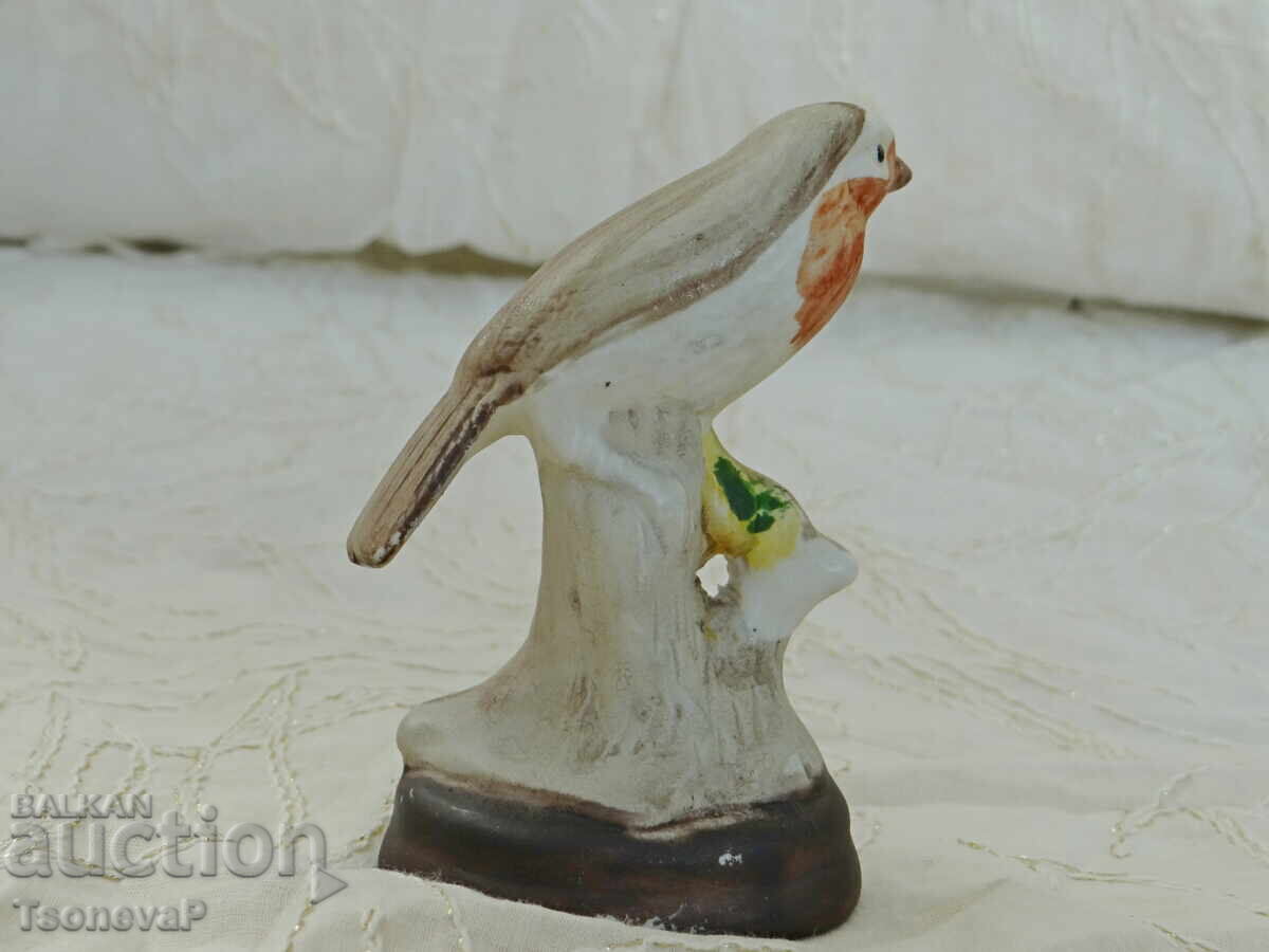 Auction Robin Redbreast Figurine, on a pedestal Auction Robin Redbreast Figurine, on a pedestal