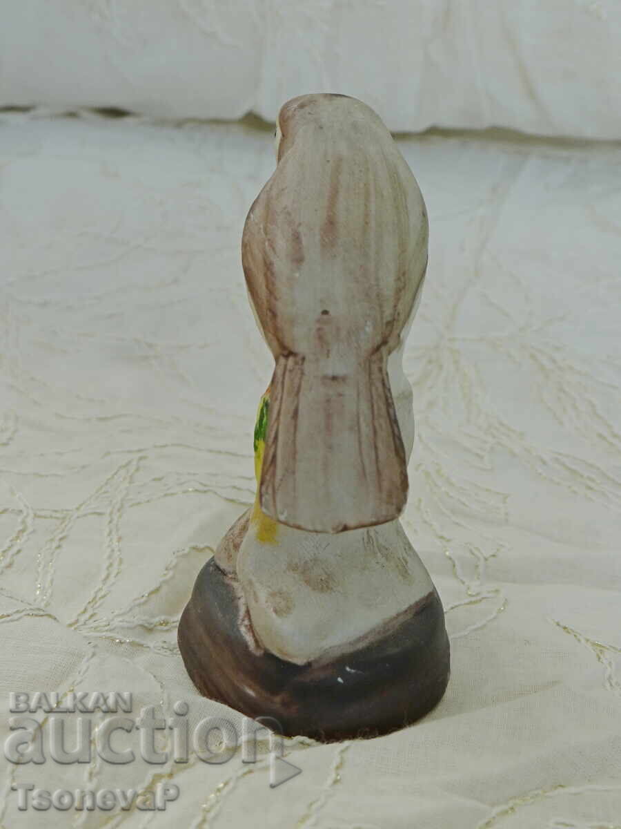 Delivery of Robin Redbreast Figurine, on a pedestal Delivery of Robin Redbreast Figurine, on a pedestal