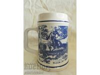 Cană cu scenă de vânătoare porțelan vechi bulgăresc Razvitie Kaleitsa