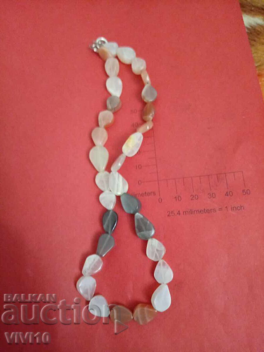 Αρχαίο κολιέ με φυσικά πετράδια με τιμή € 20.00 | 39.12 BGN