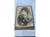 Снимка Три млади жени Картон