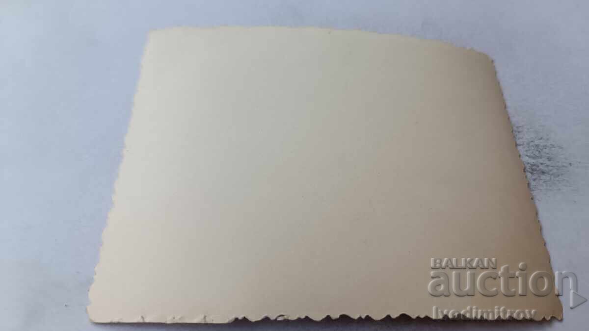 Φωτογραφία Άνδρας με μαγιό στην όχθη της λίμνης με τιμή 2.65 BGN | € 1.35 Φωτογραφία Άνδρας με μαγιό στην όχθη της λίμνης με τιμή 2.65 BGN | € 1.35