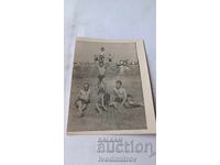 Снимка Баячево, Търговишко Мъже и деца на плажа