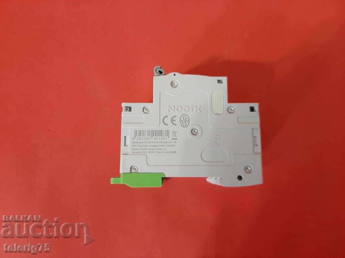 Întrerupător automat trifazat NOARK Ex9BN, C40, 40A - 100147 cu preț 25.00 BGN | € 12.78