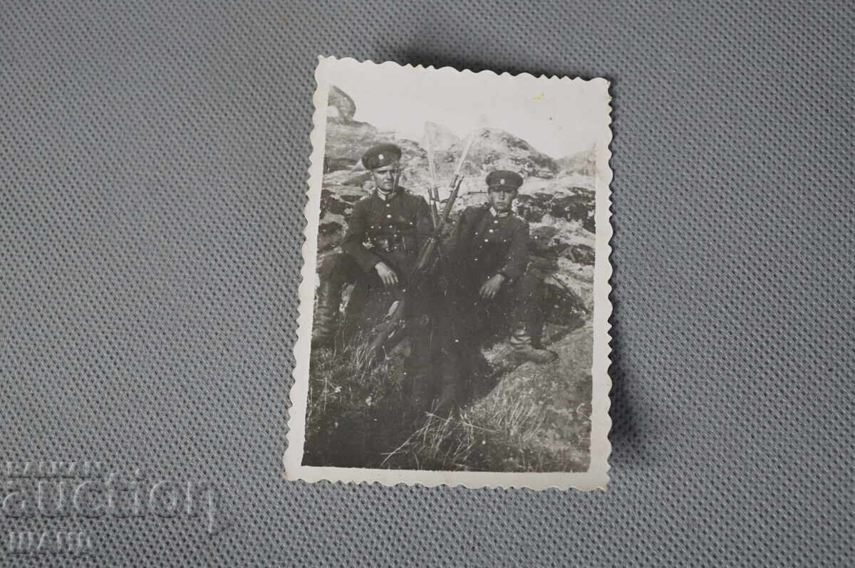 1943 Military Photo Soldiers Uniform Rifle Bayonet