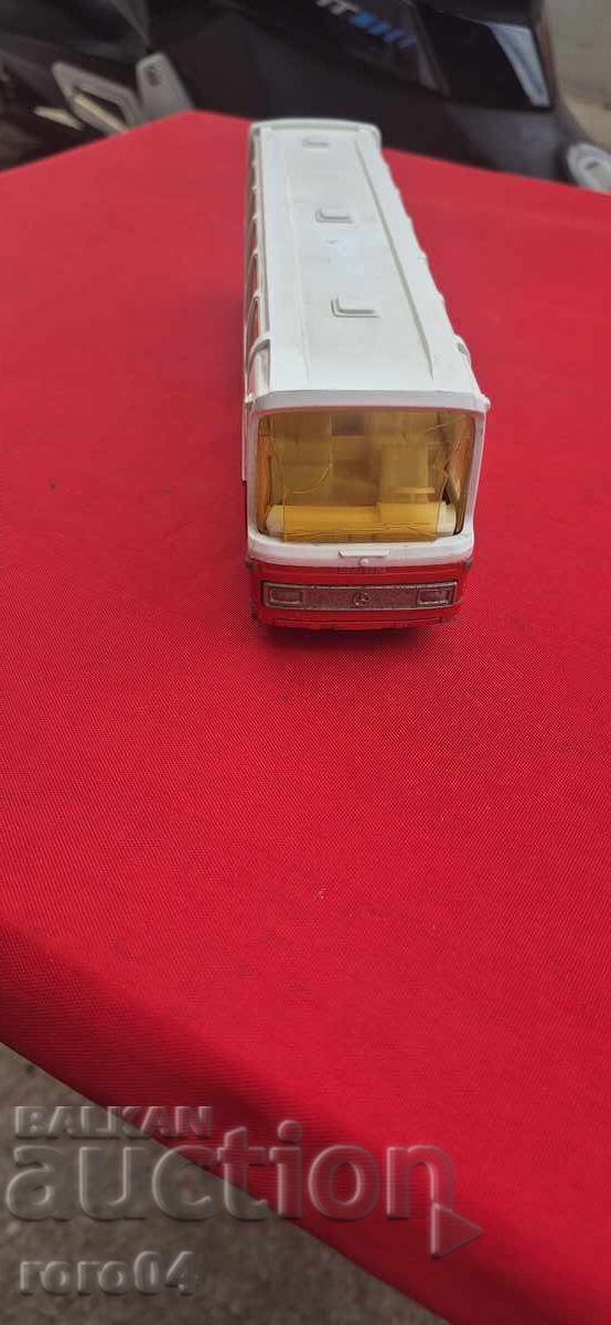 MERCEDES - MAJORETTE - FABRICAT ÎN FRANȚA cu preț € 20.99 | 41.05 BGN