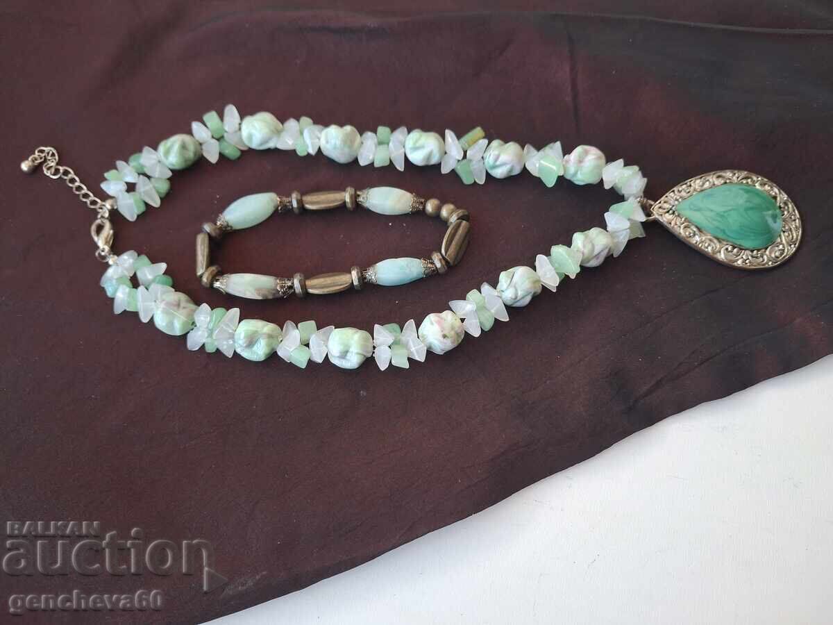 Bijuterii frumoase, colier și brățară cu preț 15.00 BGN | € 7.67