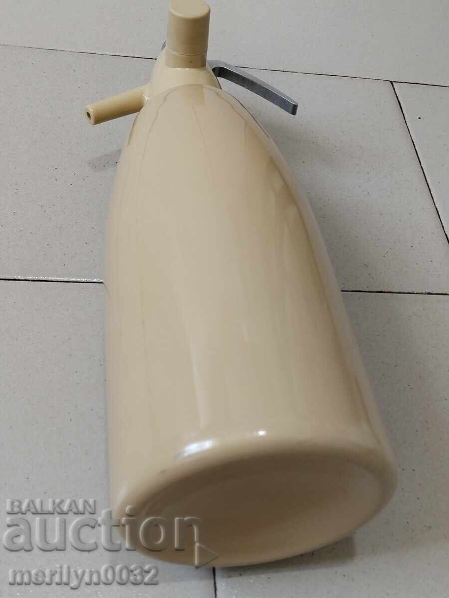 Delivery of Siphon from the Soviet Union soda, carbonated water, sodenche Delivery of Siphon from the Soviet Union soda, carbonated water, sodenche