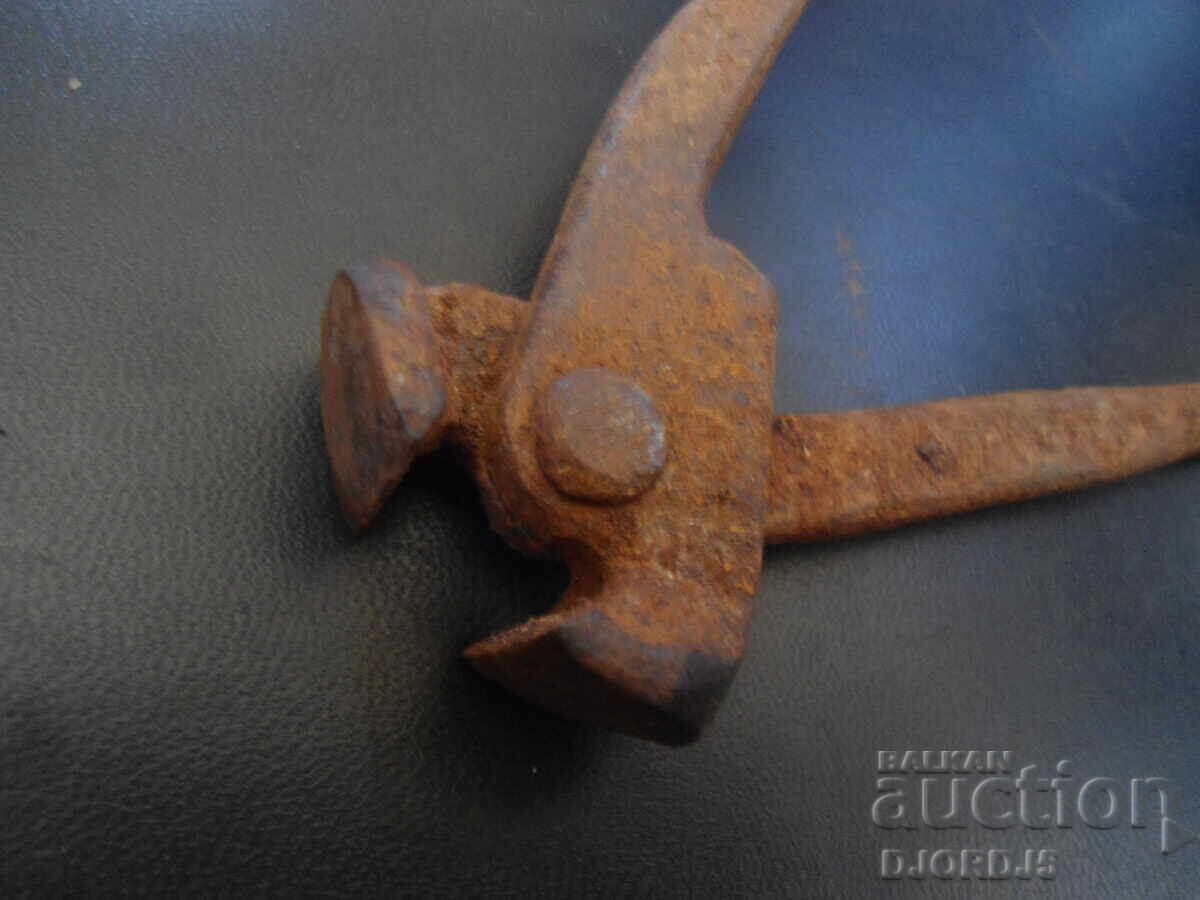 Auction  Old craft pliers