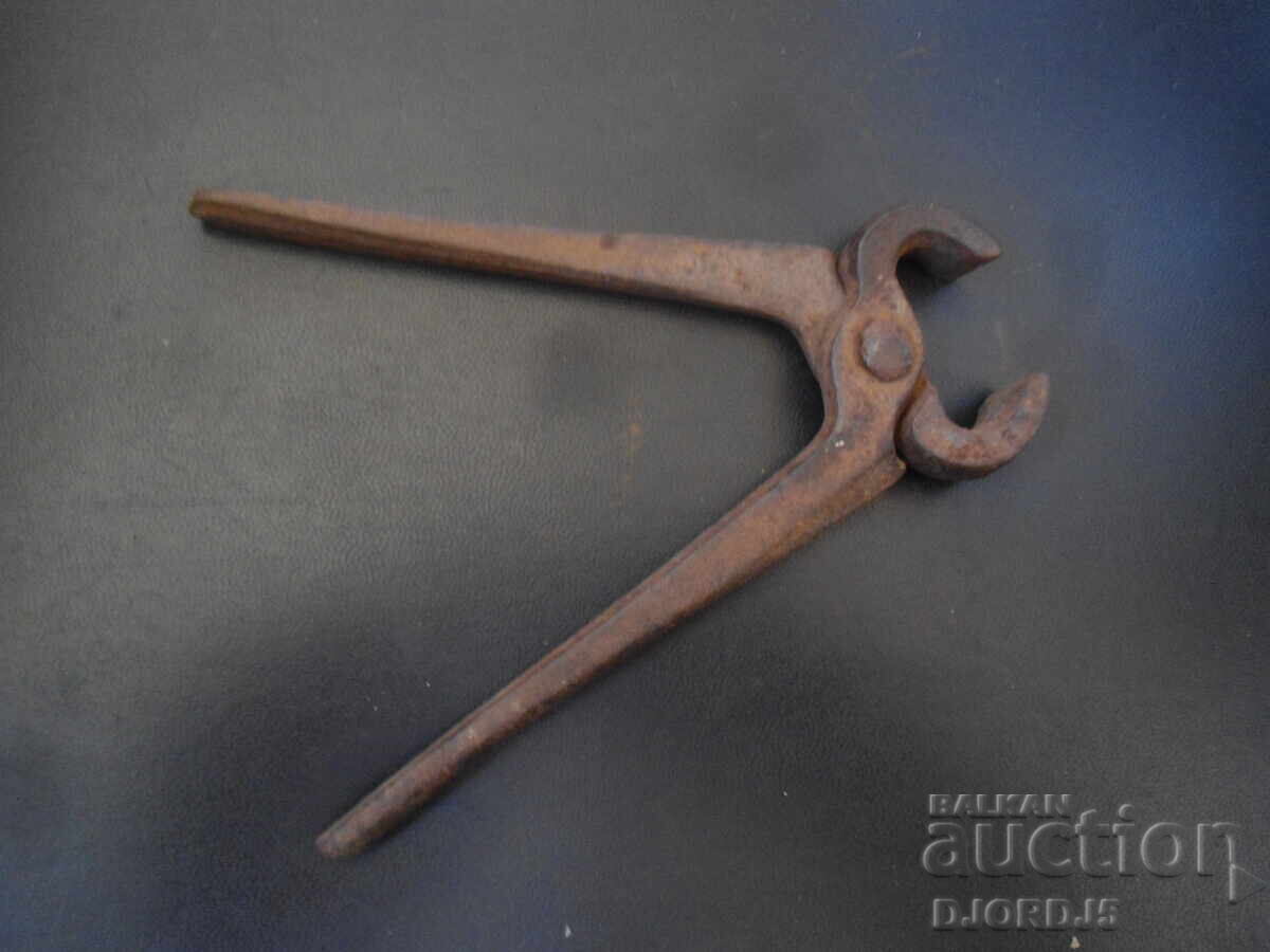 Old craft pliers with price 4.00 BGN | € 2.05