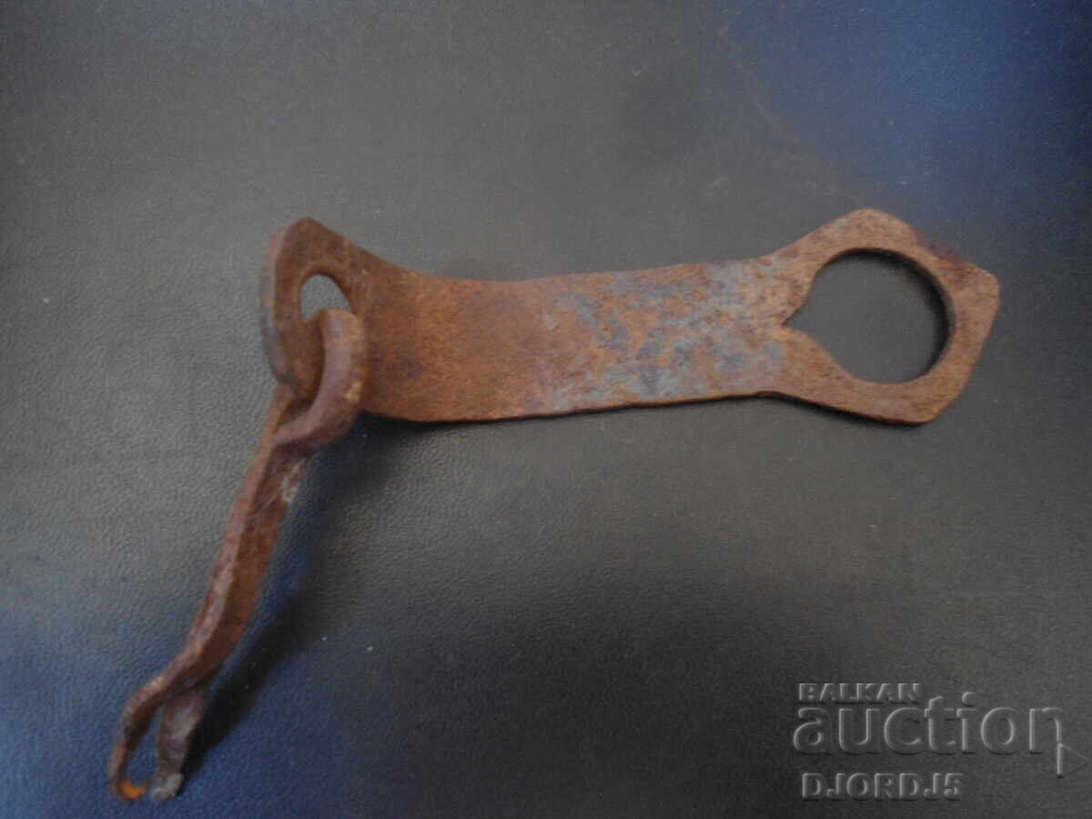 Mandala forjată veche, cufăr, sicriu