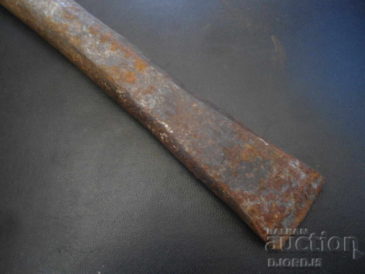 Стар инструмент, секач, 1.350 кг. с цена 6.00 лв. | € 3.07