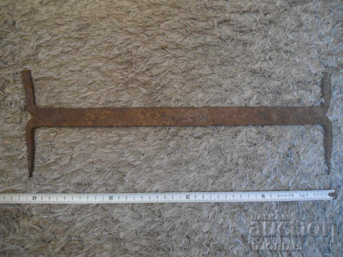 Доставка на Стара кована стъргалка Доставка на Стара кована стъргалка