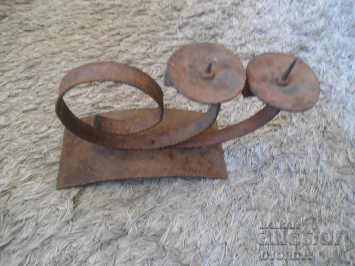 Аукцион Стар кован свещник Аукцион Стар кован свещник