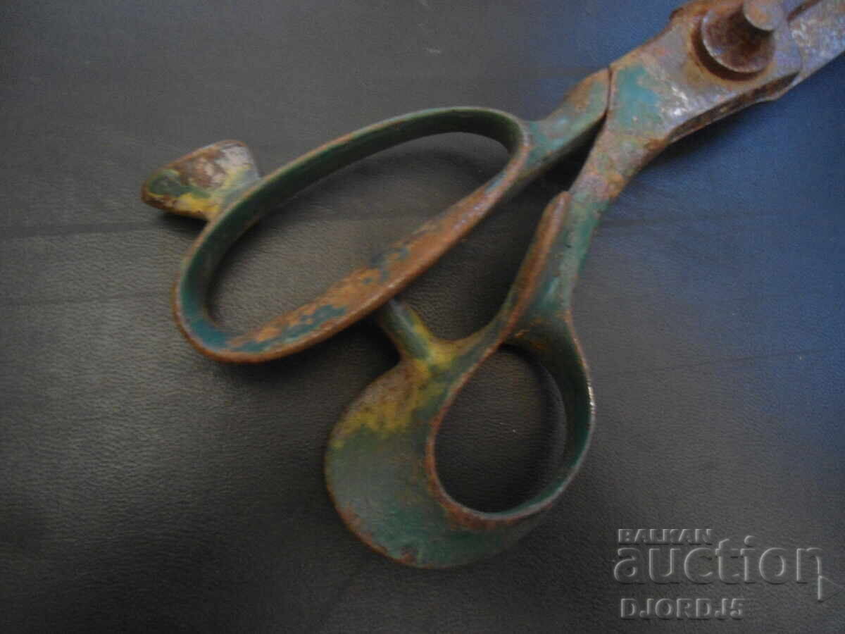 Стара голяма ножица с цена 10.00 лв. | € 5.11 Стара голяма ножица с цена 10.00 лв. | € 5.11