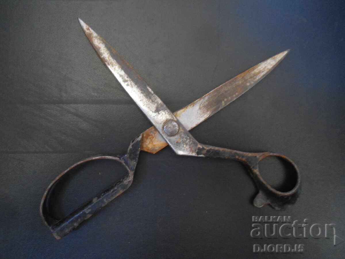 Παλιό ψαλίδι, σημειωμένο με τιμή 4.00 BGN | € 2.05