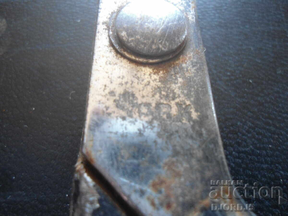 Παράδοση Παλιό ψαλίδι, σημειωμένο