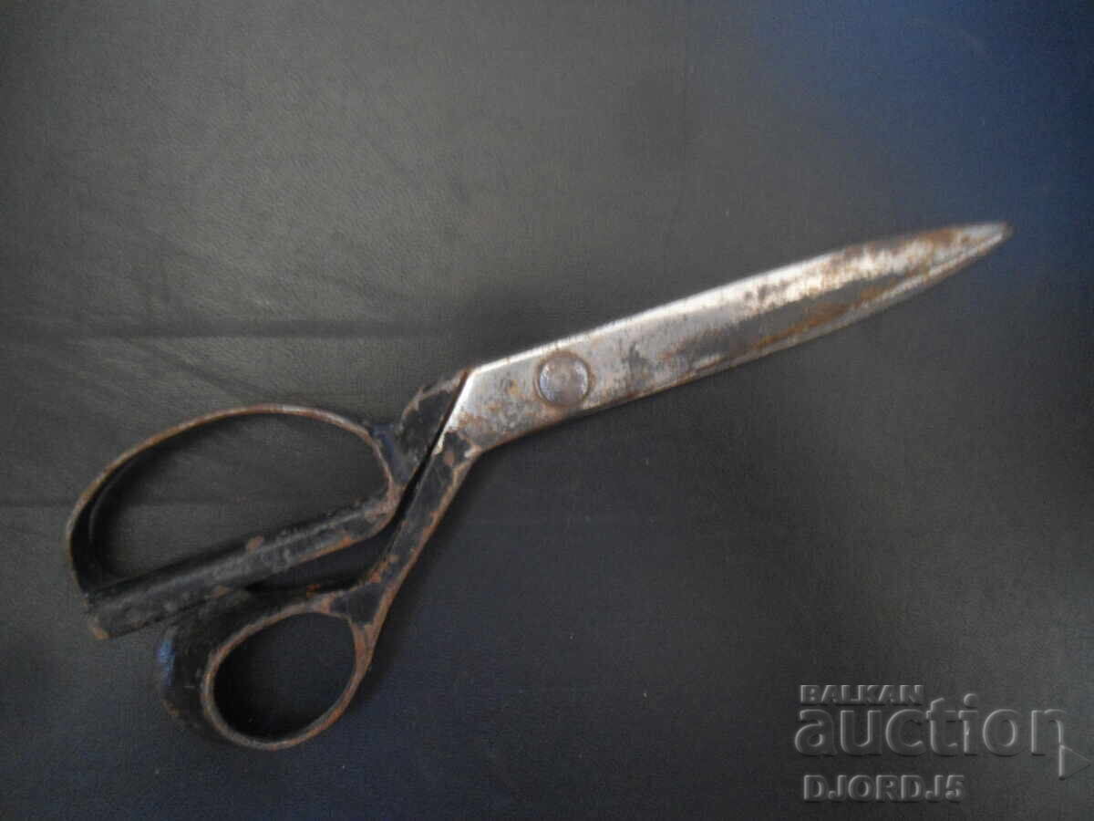 Παλιό ψαλίδι, σημειωμένο