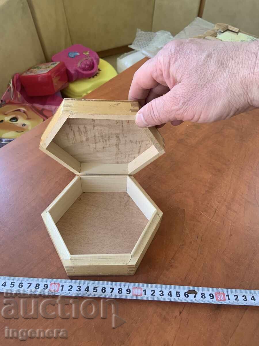 BOX WOOD PYROGRAPH DRAWING ANTIQUE FROM SOCA MOSTRA with price 19.00 BGN | € 9.71 BOX WOOD PYROGRAPH DRAWING ANTIQUE FROM SOCA MOSTRA with price 19.00 BGN | € 9.71