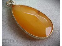 Medalion mare placat cu aur, cu granat hessonit