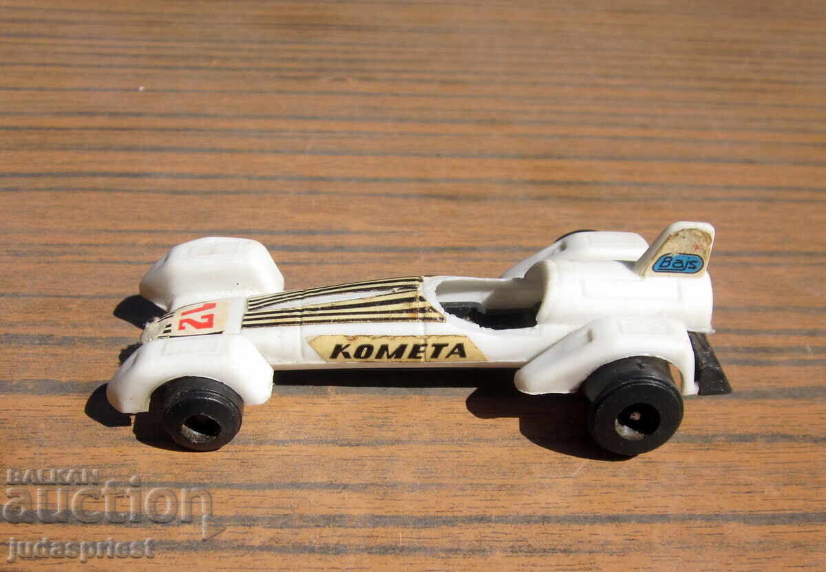 Βουλγάρικο πλαστικό παιδικό αυτοκινητάκι "κομήτης" από την εποχή του σοσιαλισμού με τιμή 25.00 BGN | € 12.78 Βουλγάρικο πλαστικό παιδικό αυτοκινητάκι "κομήτης" από την εποχή του σοσιαλισμού με τιμή 25.00 BGN | € 12.78