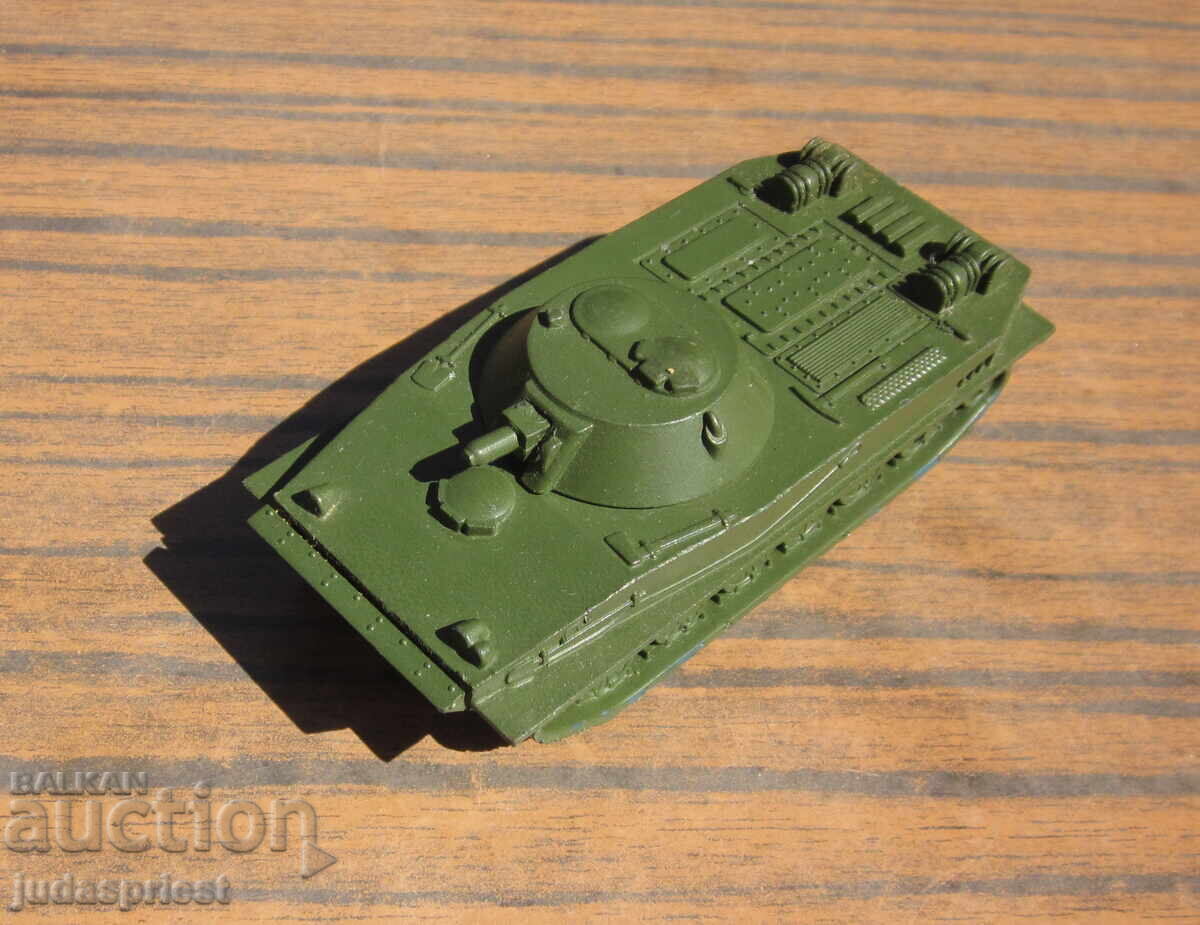 Γερμανικό μεταλλικό στρατιωτικό παιχνίδι της Ανατολικής Γερμανίας από την εποχή του σοσιαλισμού, τανκ, τεθωρακισμένο όχημα μεταφοράς προσωπικού (BTR) με τιμή 25.00 BGN | € 12.78 Γερμανικό μεταλλικό στρατιωτικό παιχνίδι της Ανατολικής Γερμανίας από την εποχή του σοσιαλισμού, τανκ, τεθωρακισμένο όχημα μεταφοράς προσωπικού (BTR) με τιμή 25.00 BGN | € 12.78