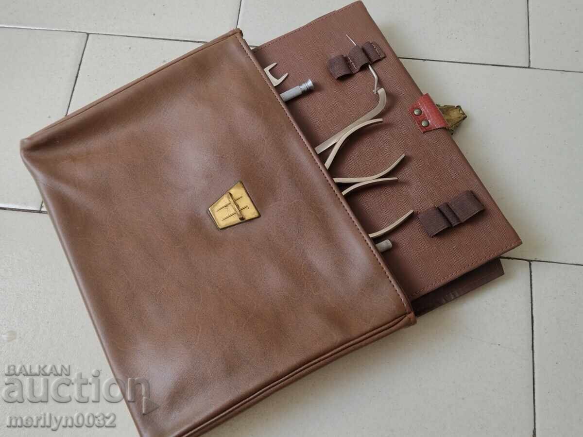 Licitație Geantă cu scule pentru telefon tehnician poștal Licitație Geantă cu scule pentru telefon tehnician poștal