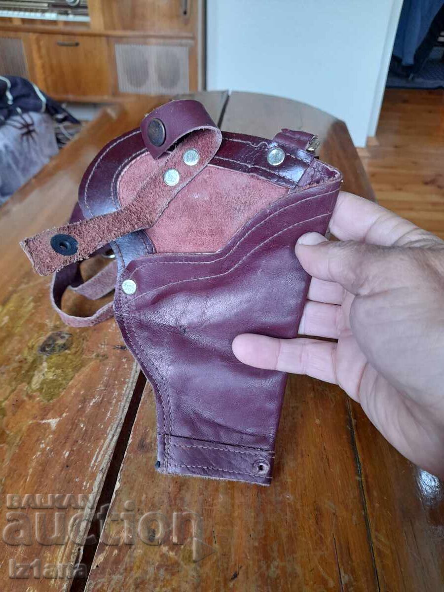 Стар кобур с цена 37.00 лв. | € 18.92