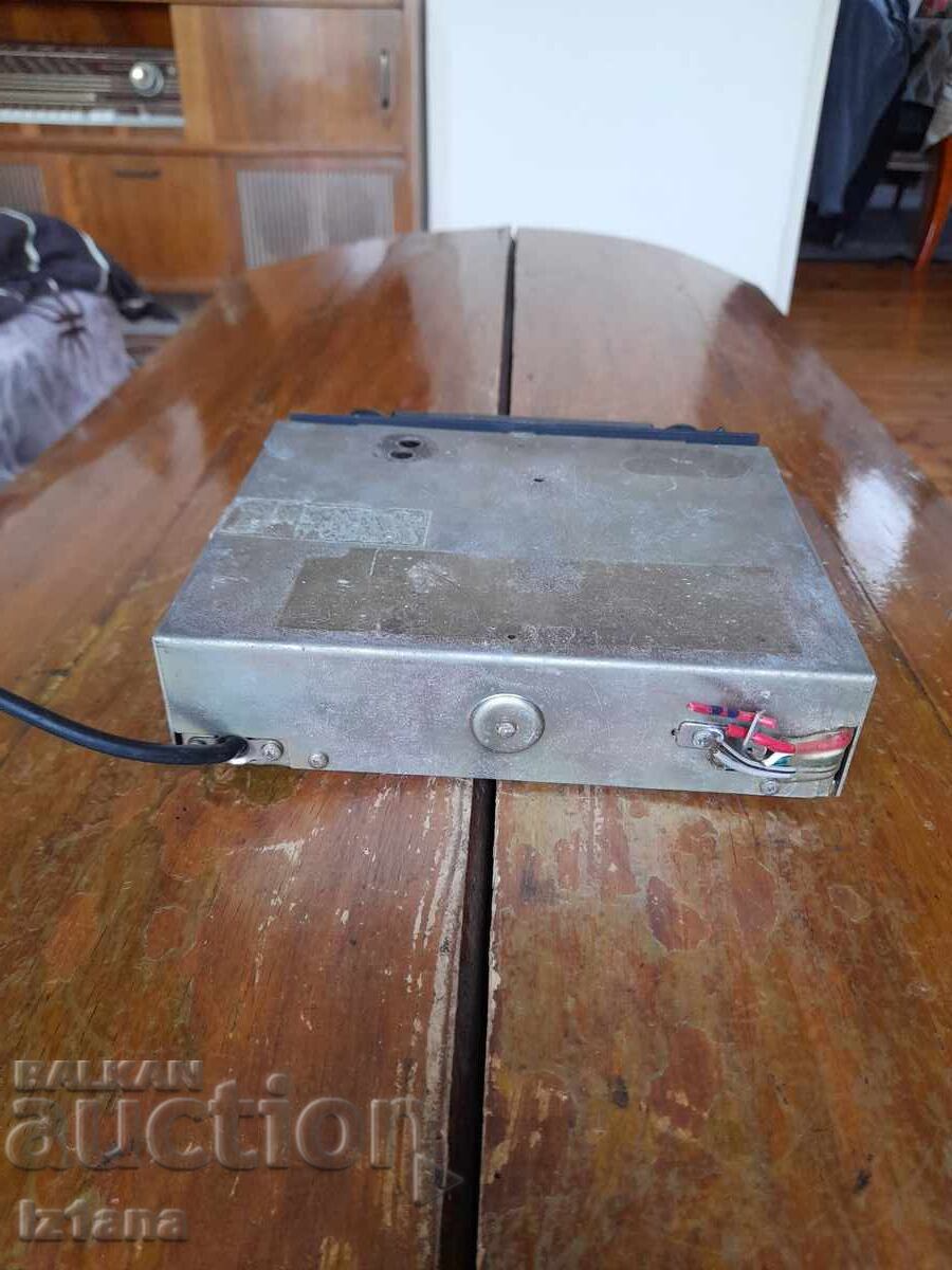 Доставка на Стар автомобилен радиокасетофон Roadstar