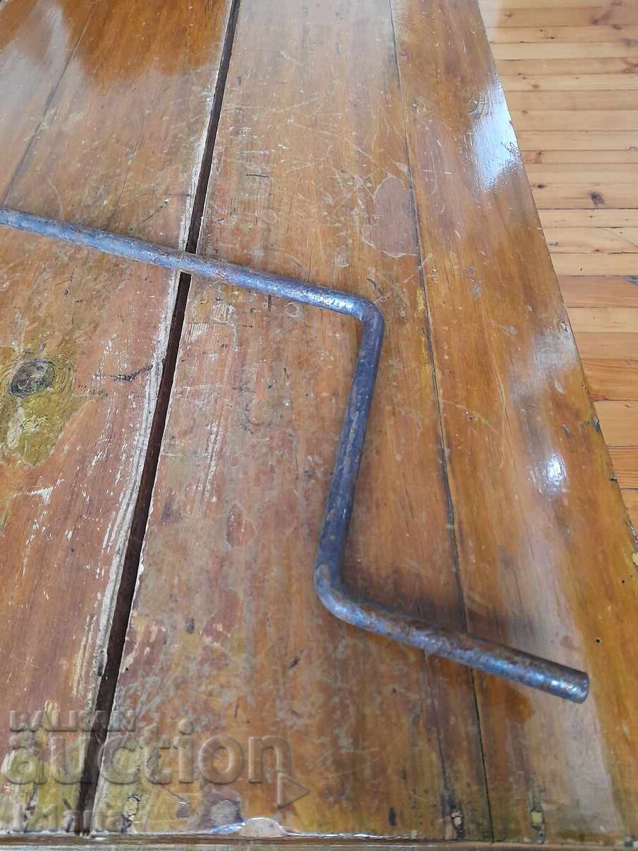 Стара манивела за автомобил с цена 22.00 лв. | € 11.25