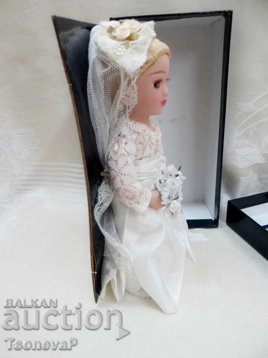 Porcelain doll Grace Kelly with price 15.00 BGN | € 7.67 Porcelain doll Grace Kelly with price 15.00 BGN | € 7.67