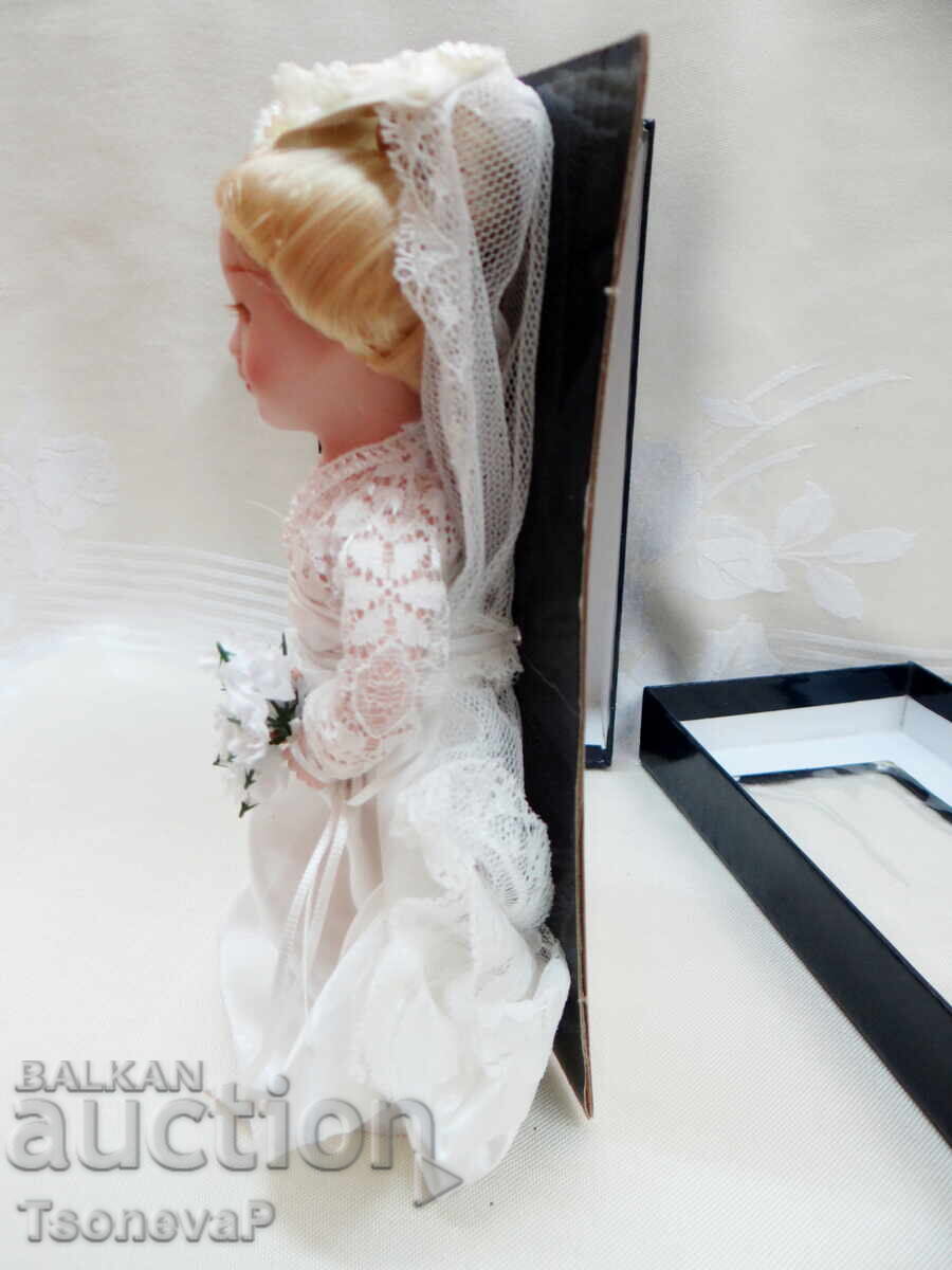 Auction Porcelain doll Grace Kelly Auction Porcelain doll Grace Kelly