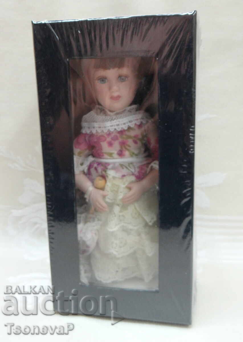 Πορσελάνινη κούκλα Ελισάβετ φον Έσσεν-Ντάρμστατ Πορσελάνινη κούκλα Ελισάβετ φον Έσσεν-Ντάρμστατ