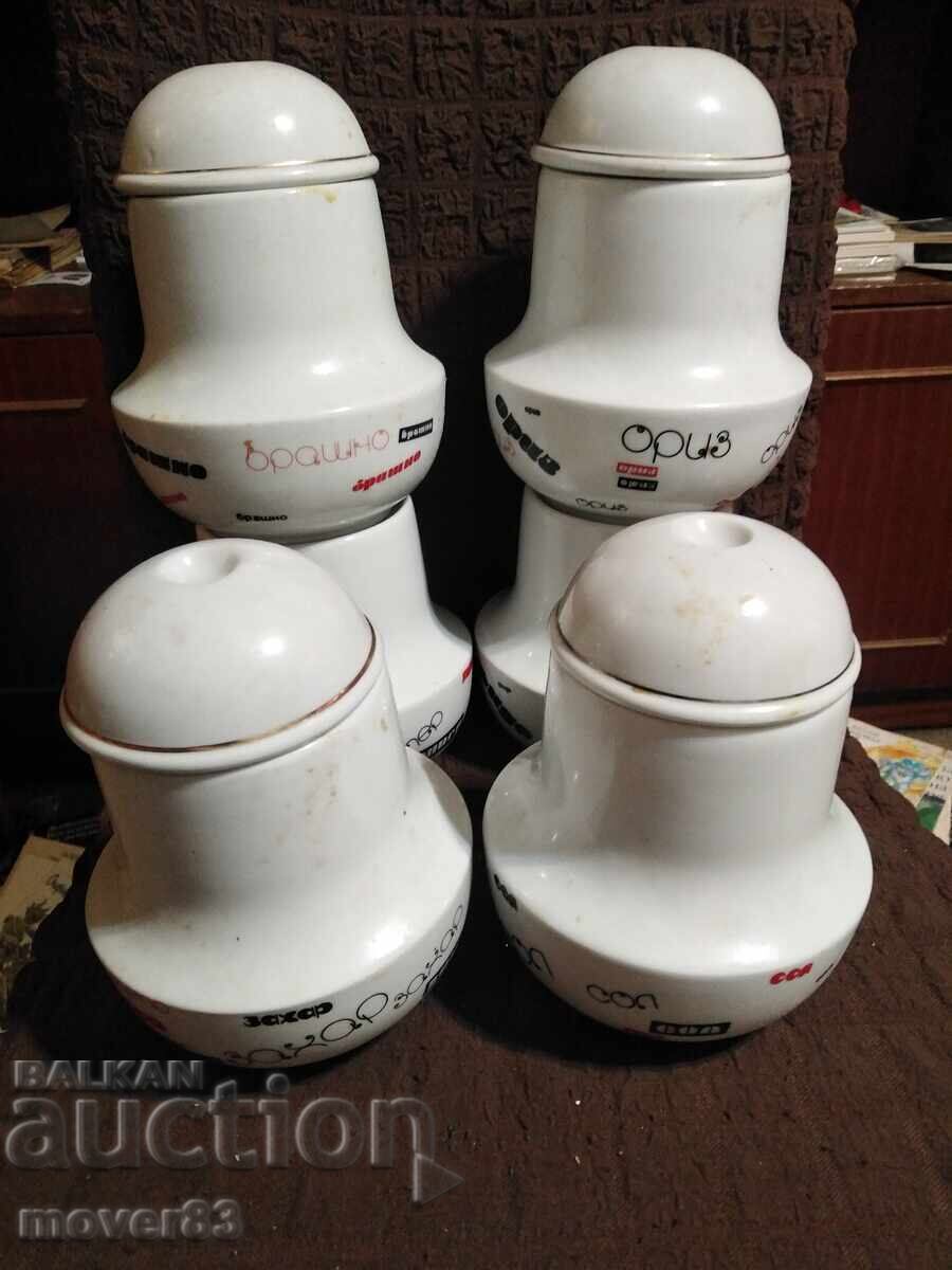Porcelain boxes/jars. Large, 6 pieces Porcelain boxes/jars. Large, 6 pieces