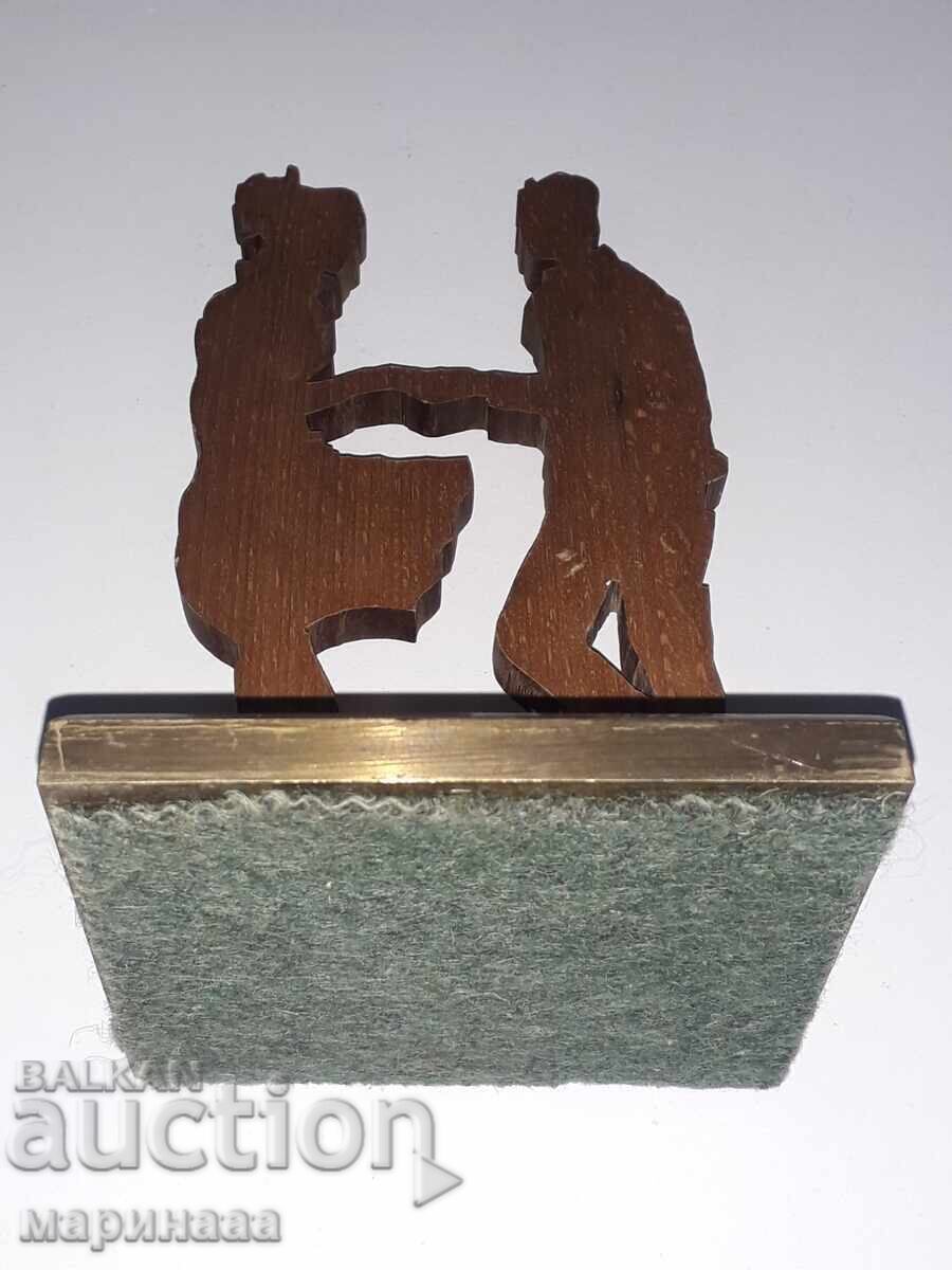 Licitație FIGURĂ. ALAMĂ MASIVĂ, LEMN. 863 GR