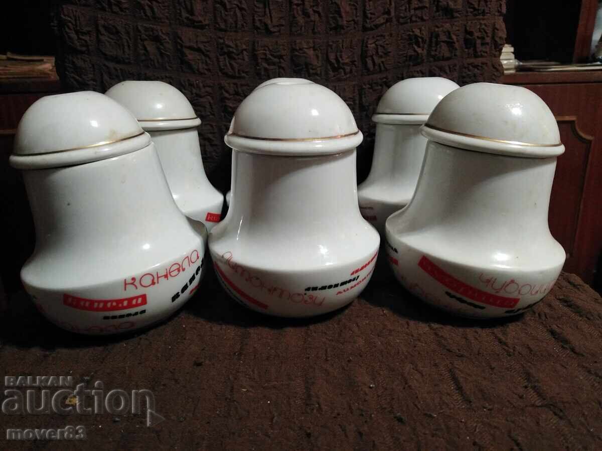 Δημοπρασία Πορσελάνινες κούπες/βάζα. Μικρά, 6 τεμάχια Δημοπρασία Πορσελάνινες κούπες/βάζα. Μικρά, 6 τεμάχια