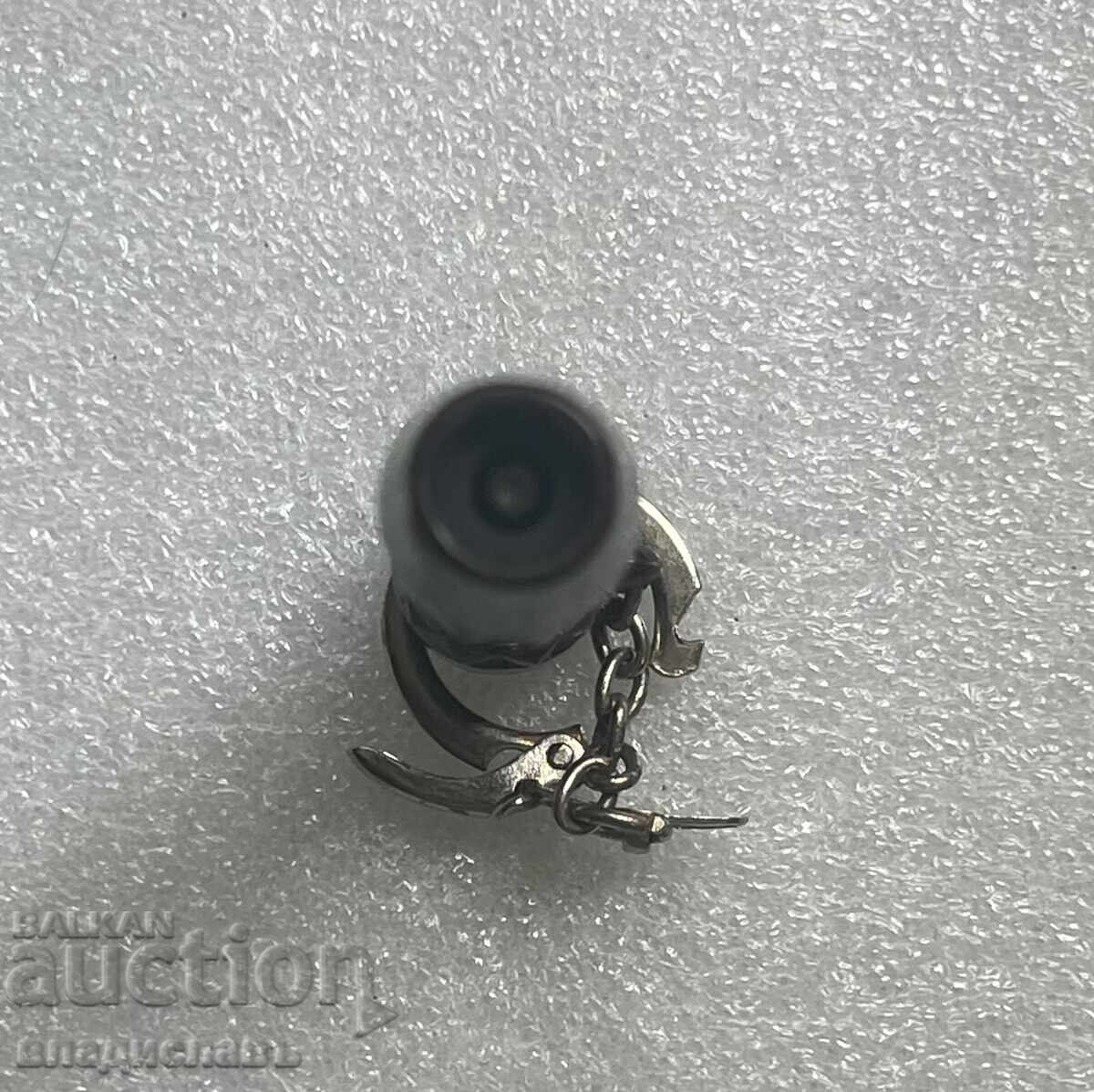 Delivery of Pressure gauge - device for measuring tire pressure in cars Delivery of Pressure gauge - device for measuring tire pressure in cars