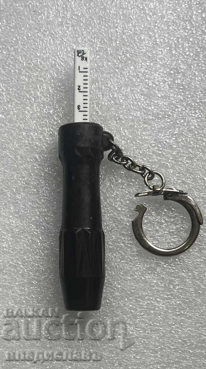 Pressure gauge - device for measuring tire pressure in cars Pressure gauge - device for measuring tire pressure in cars