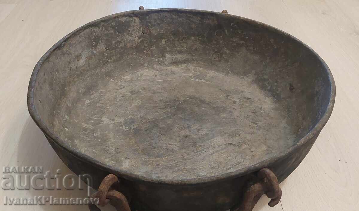 Delivery of Copper retro large pan for connoisseurs