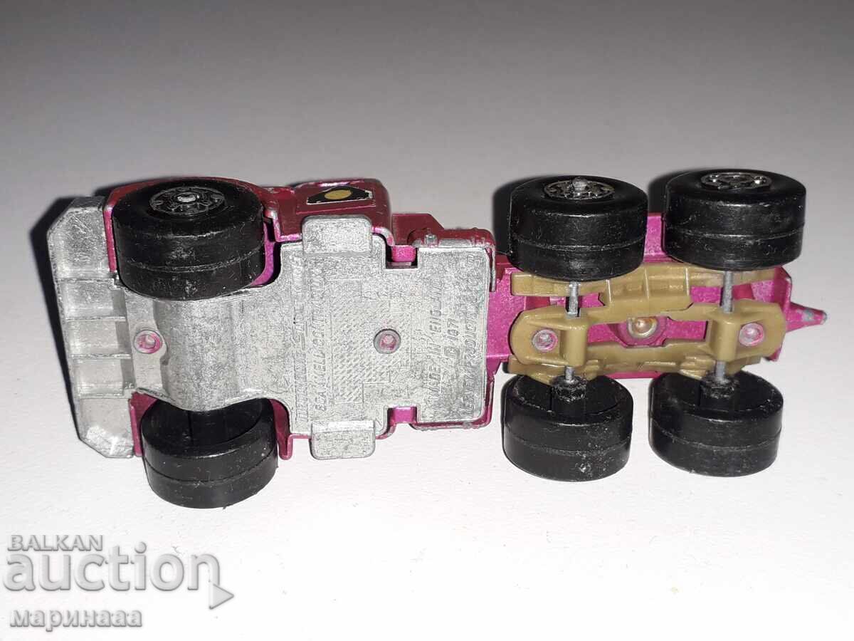 Delivery of OLD "MATCHBOX" CAR. ENGLAND Delivery of OLD "MATCHBOX" CAR. ENGLAND