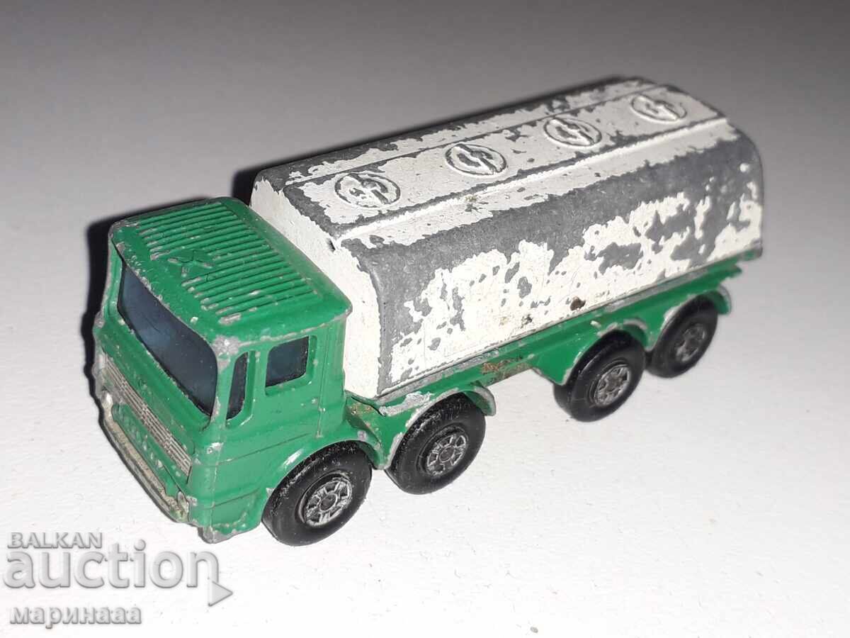 OLD "MATCHBOX" CAR. ENGLAND OLD "MATCHBOX" CAR. ENGLAND