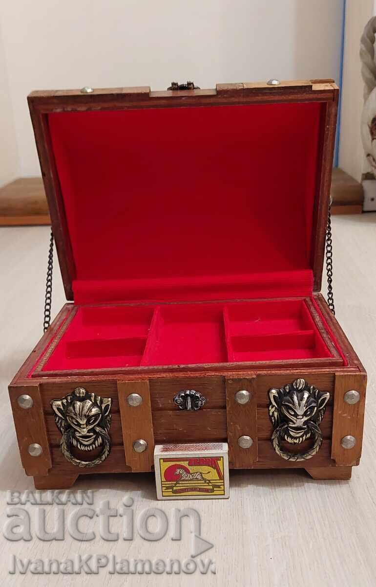 Wooden jewelry box for connoisseurs - 7