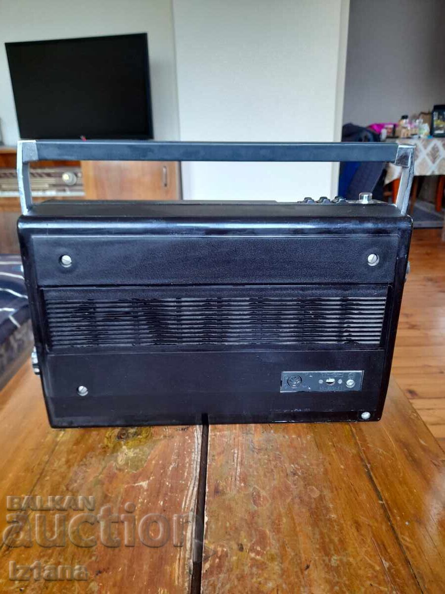 Delivery of Old radio, radio receiver VEF, VEF 242 Delivery of Old radio, radio receiver VEF, VEF 242